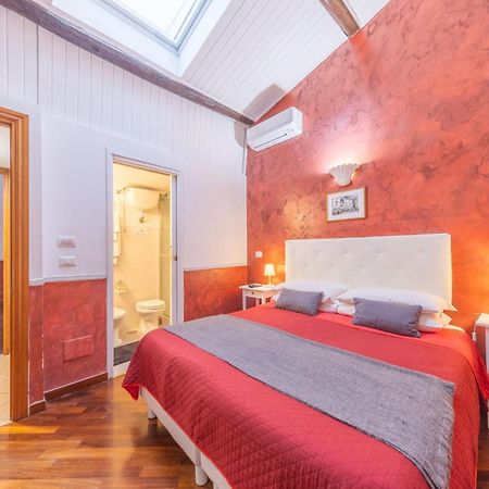 Room In Bb - Skylight Double Room In History House 罗马 外观 照片