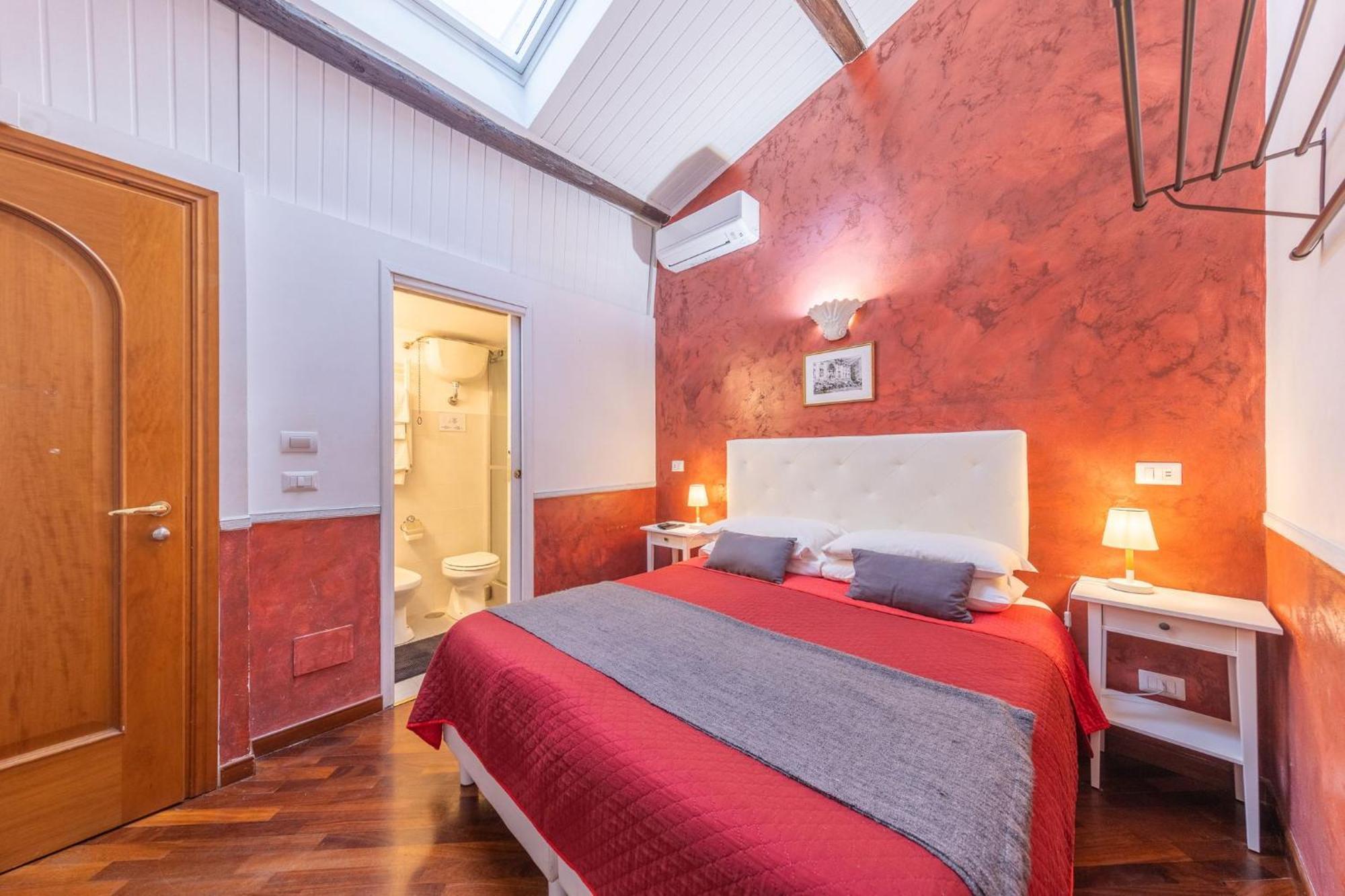 Room In Bb - Skylight Double Room In History House 罗马 外观 照片
