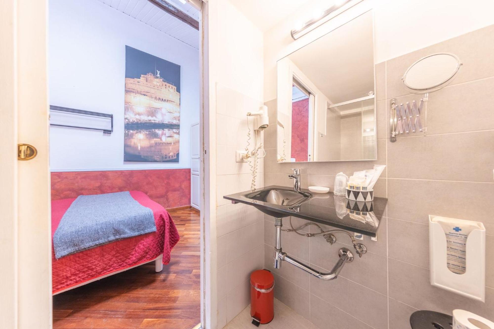 Room In Bb - Skylight Double Room In History House 罗马 外观 照片